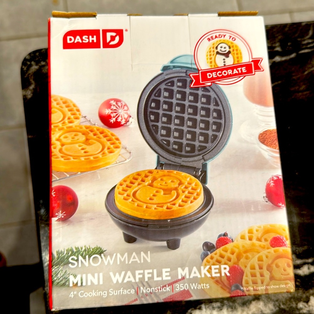 Dash Snowman Holiday Mini Waffle Maker ☃️❄️ Never Used